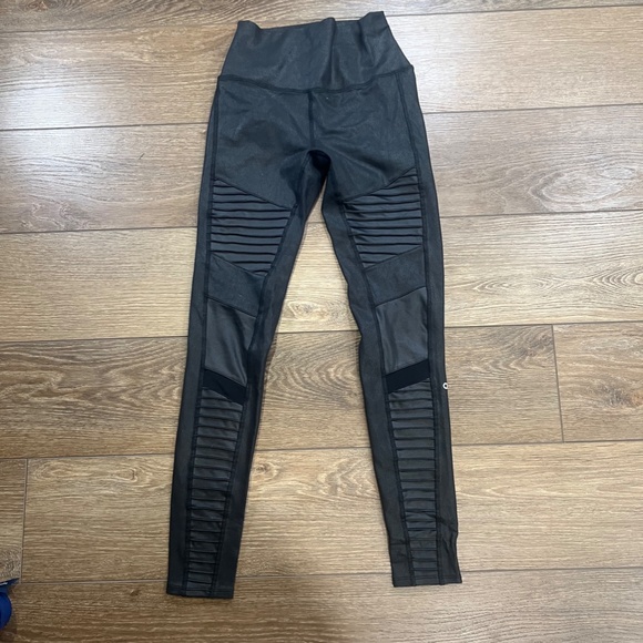 Alo Yoga High-Waist Moto Leggings Black Size Small Textured Athletic Athleisure - Picture 4 of 14